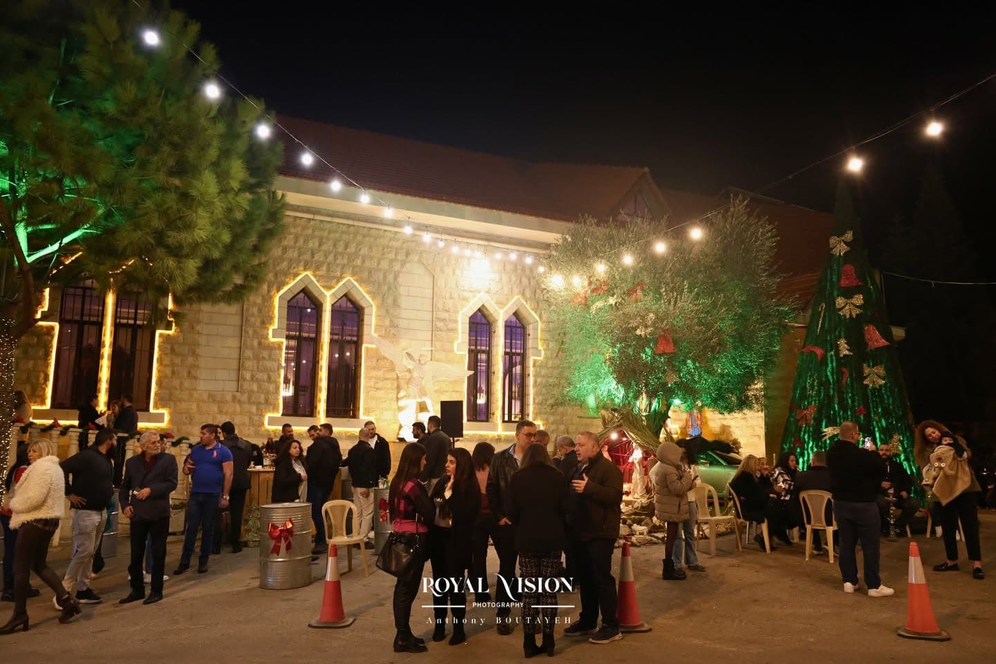 مهرجان أو سوق أو احتفال موسمي